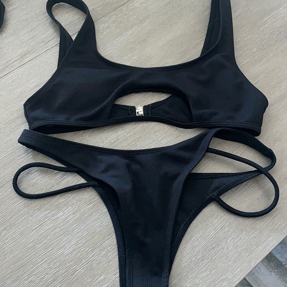 BLACK TWO PIECE x SET
